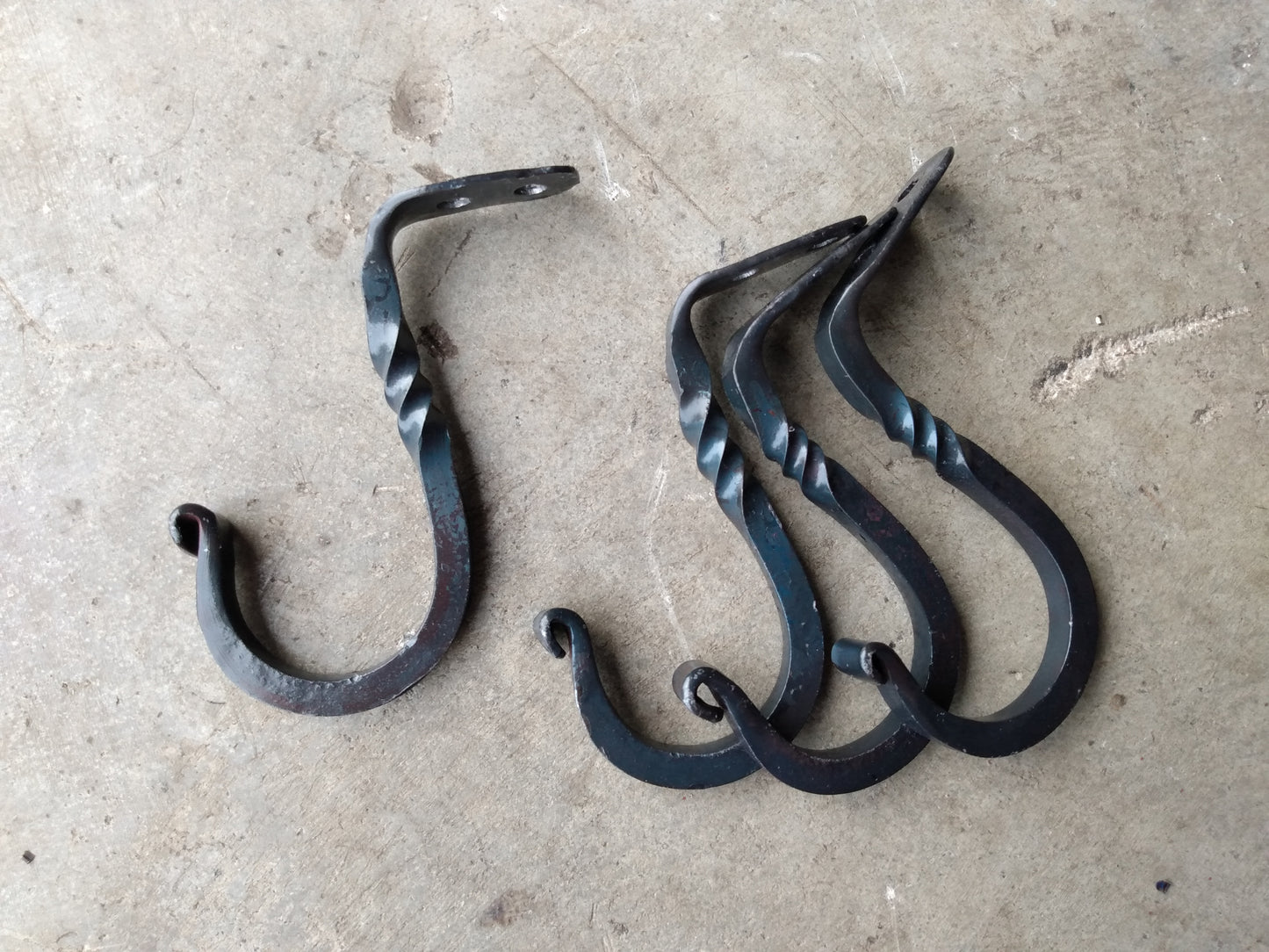 Twisted Under Shelf Hooks