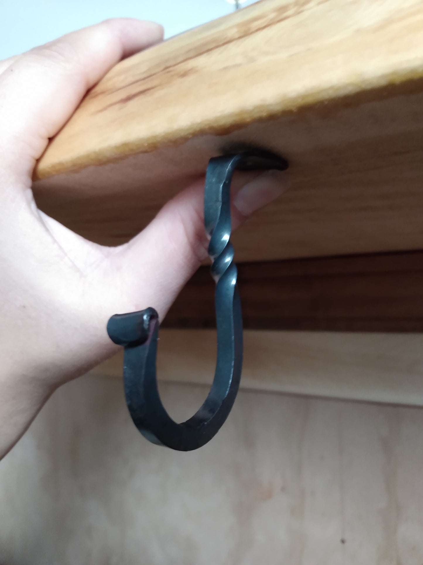 Twisted Under Shelf Hooks